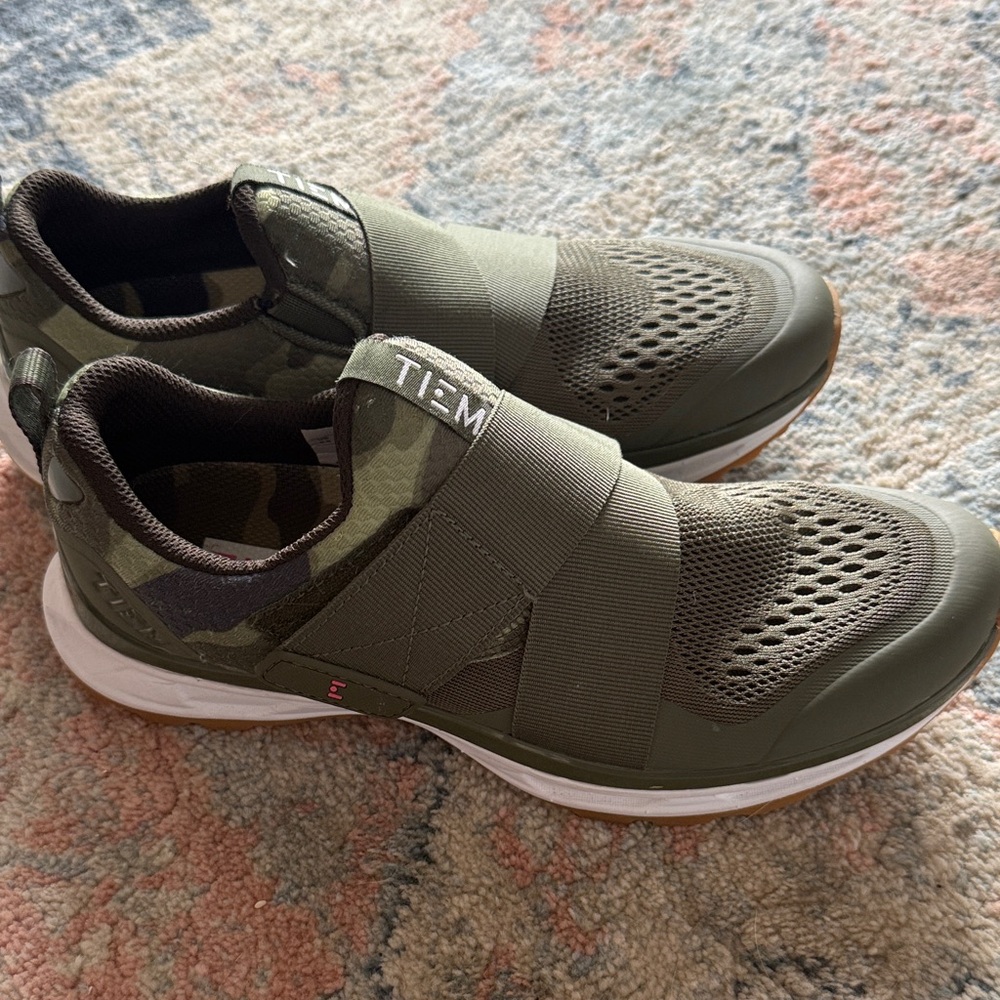 TIEM Camo Cycling Shoes with cleats for Women